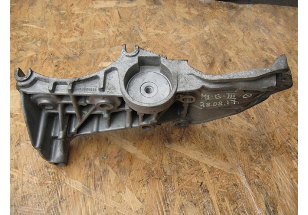 Кронштейн генератора і компрессора кондиціонера Renault 1.5 dci, 8200669494, 8200695957